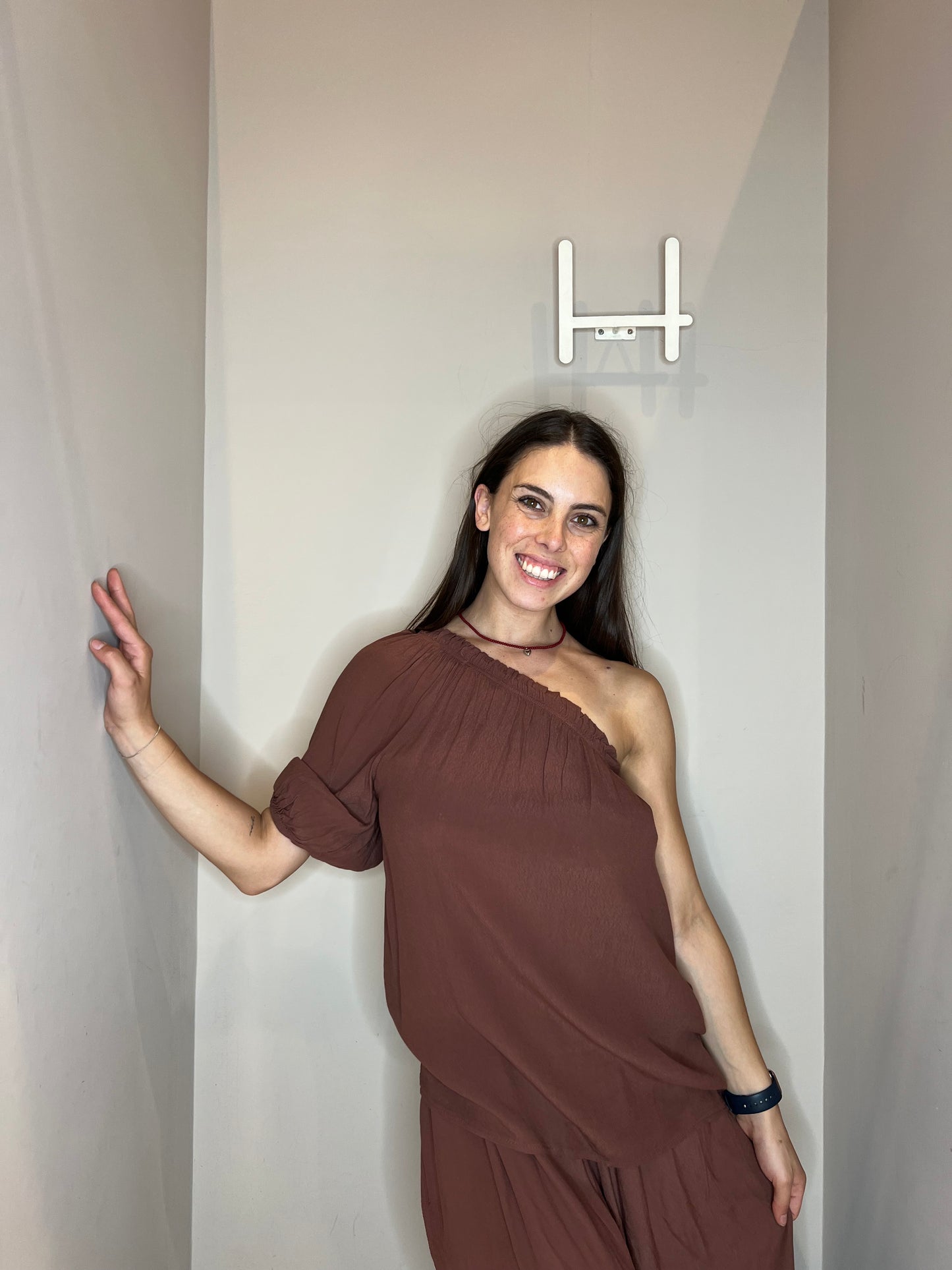 blusa monospalla