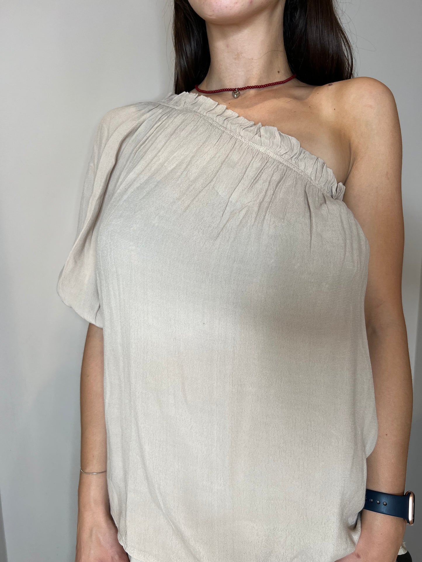 blusa monospalla