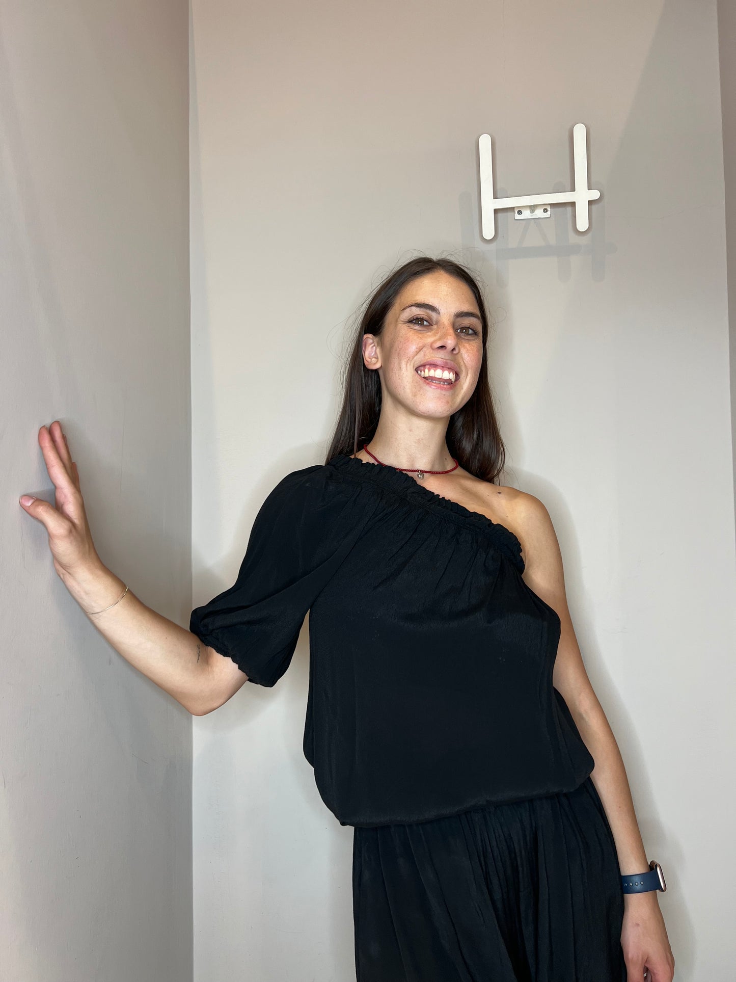 blusa monospalla