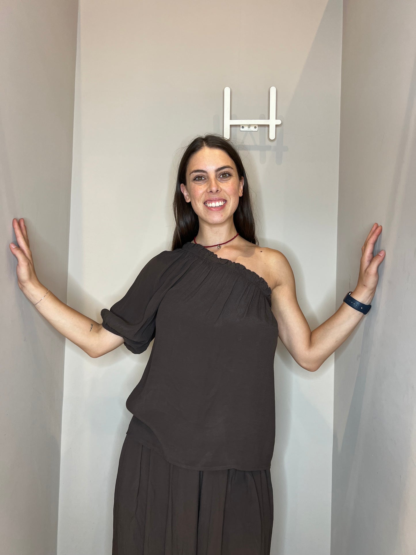 blusa monospalla