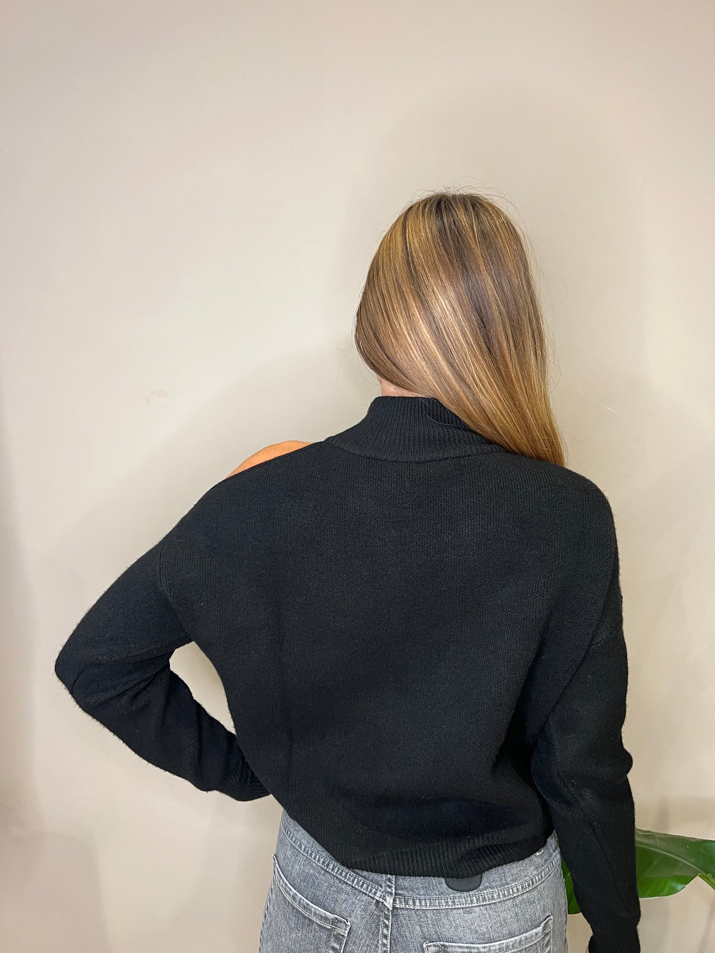 Maglione spalla scoperta