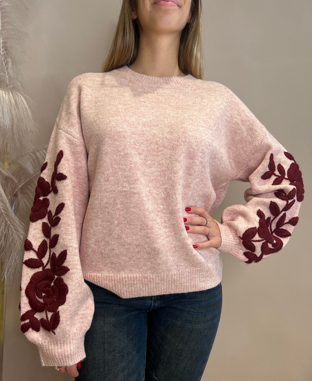 Maglia manica rosa ricamo