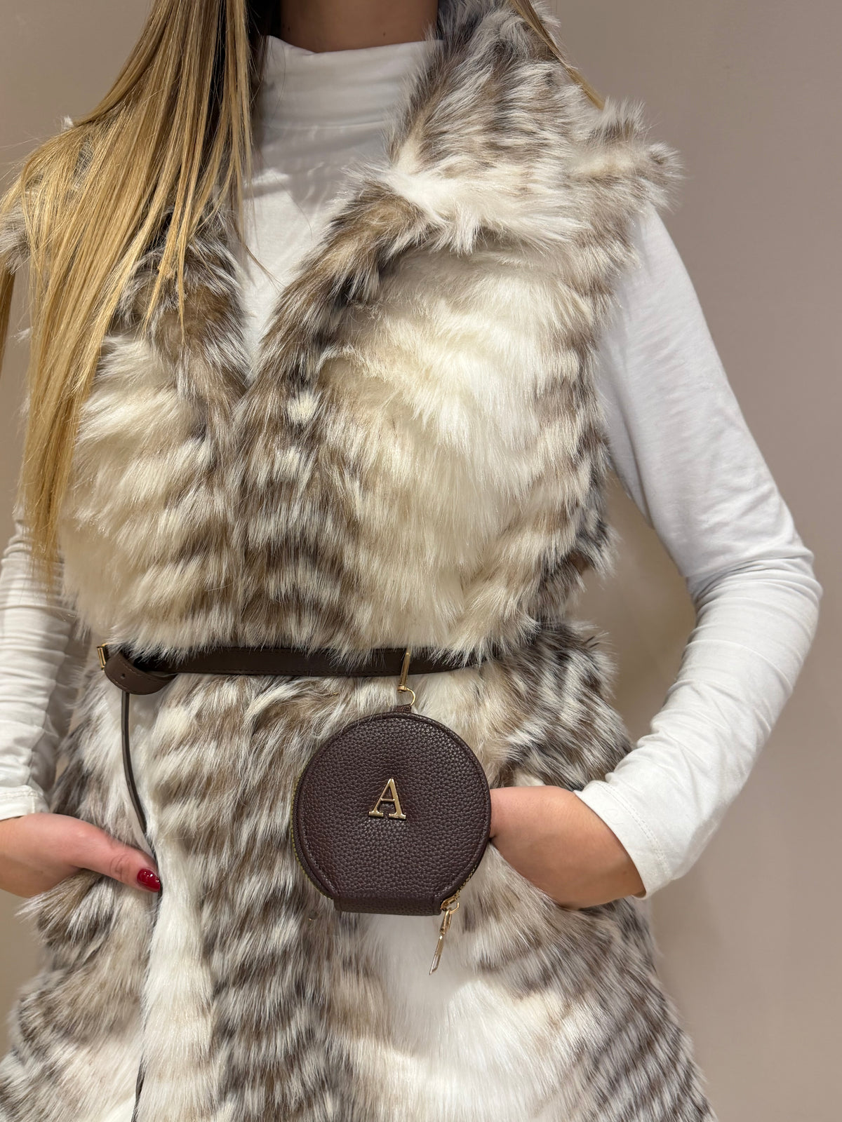 Gilet ecopelliccia con accessorio