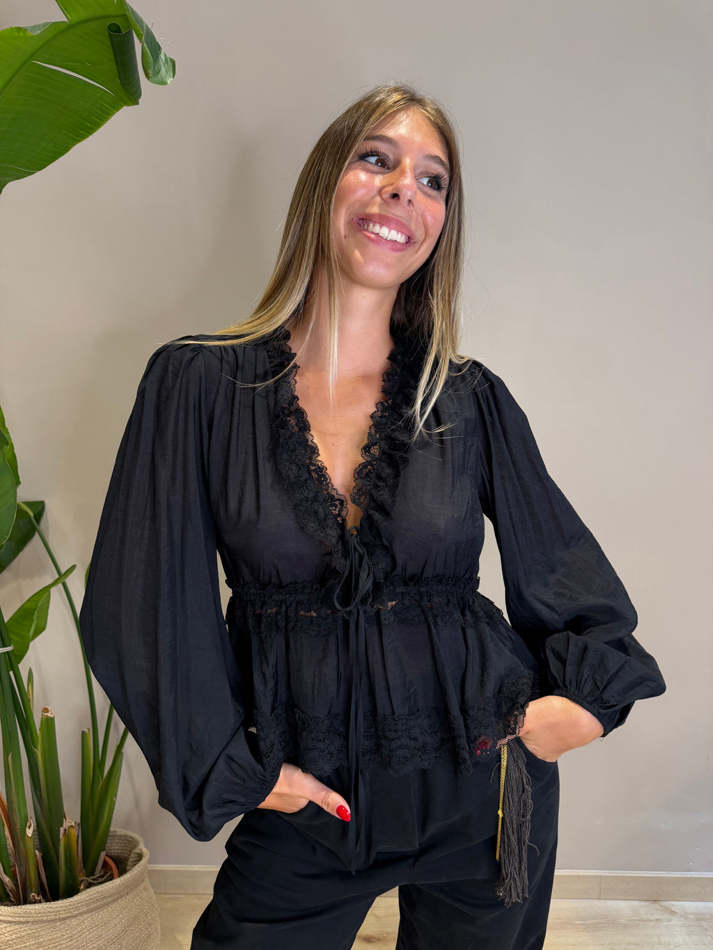 Blusa con colletto in pizzo