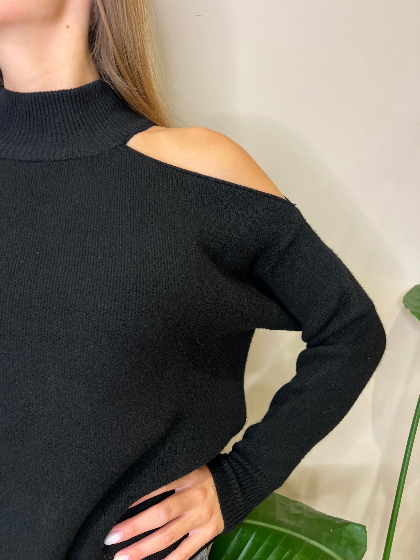 Maglione spalla scoperta