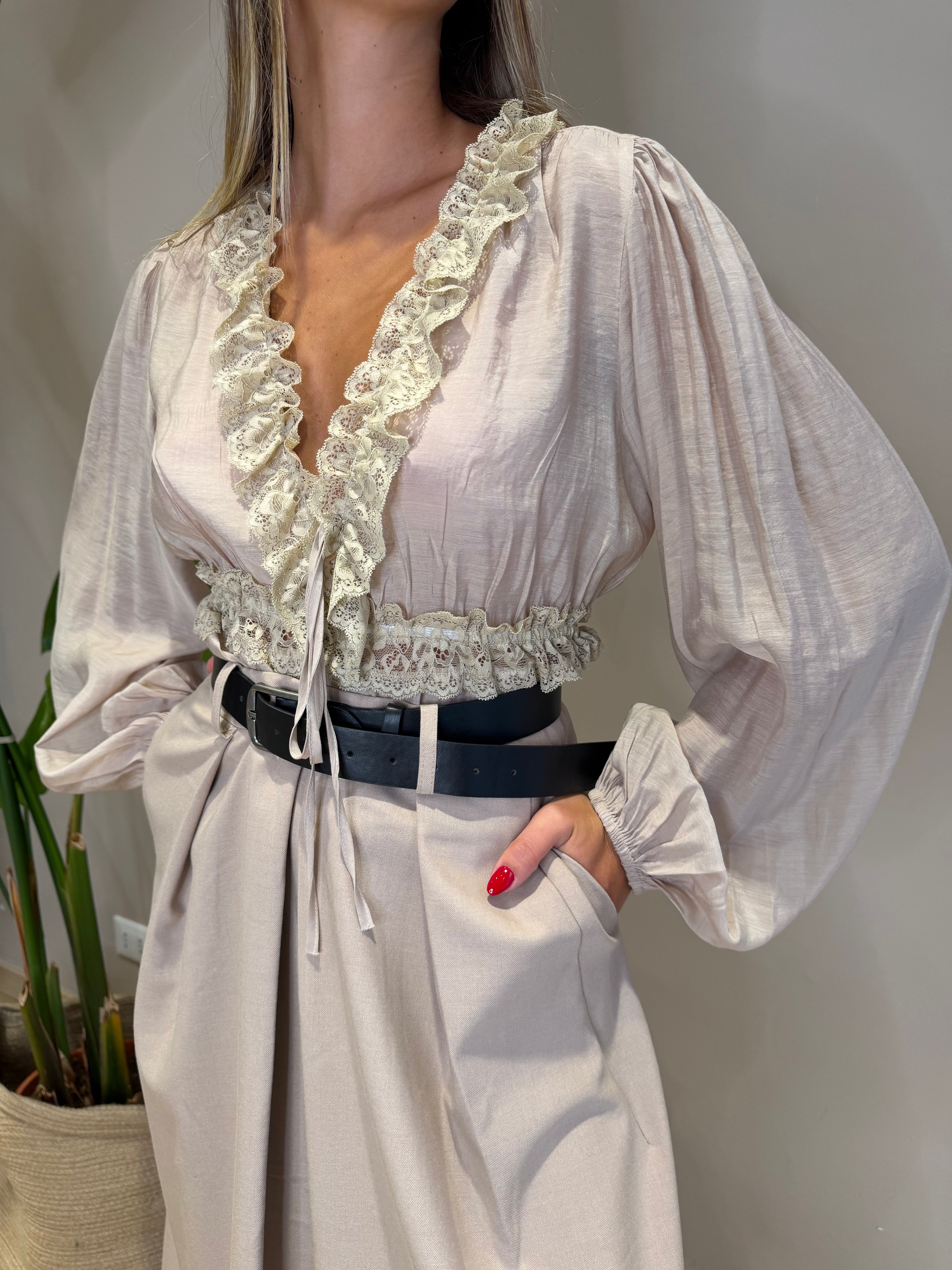 Blusa con colletto in pizzo