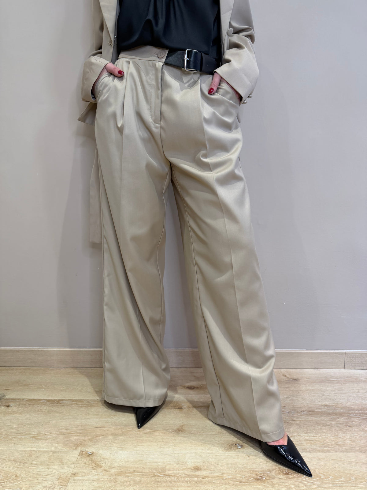 Pantalone palazzo con cintura regolabile
