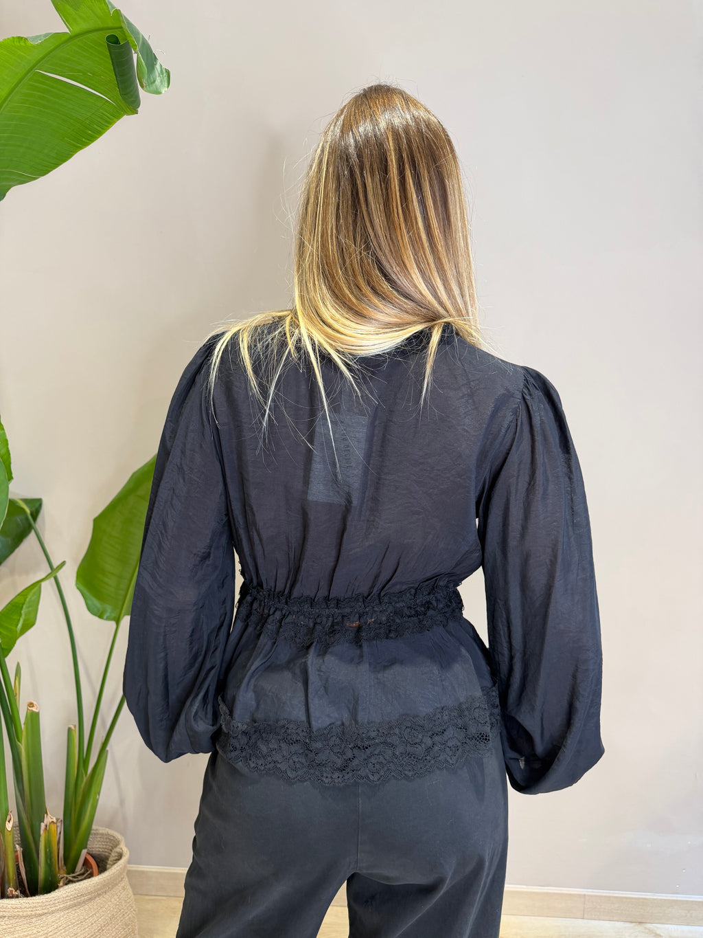 Blusa con colletto in pizzo