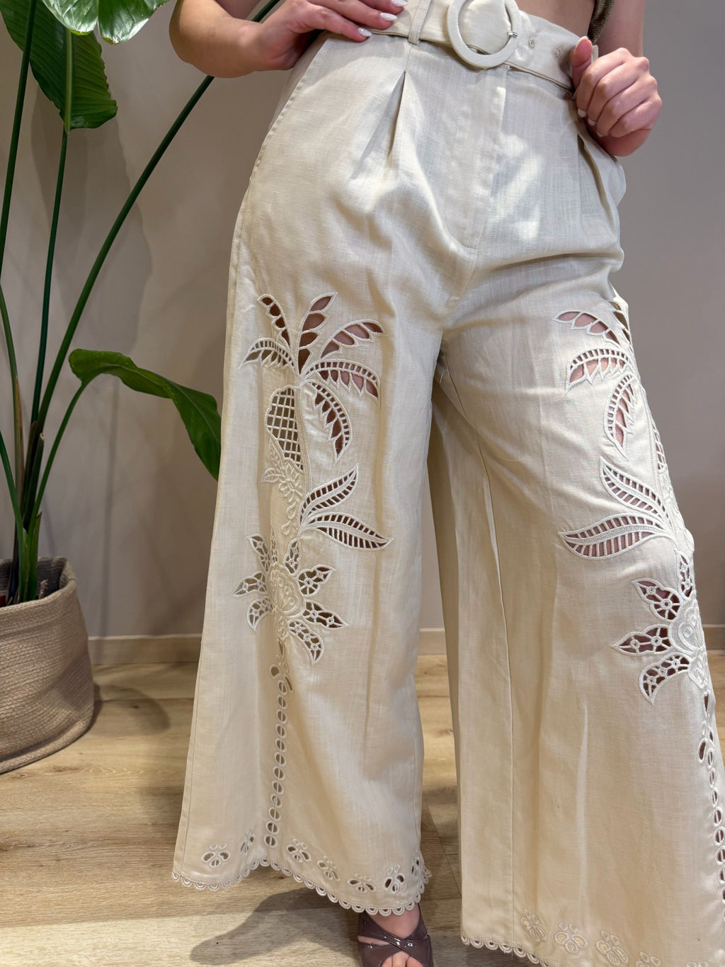 PANTALONE IN COTONE CON RICAMI
