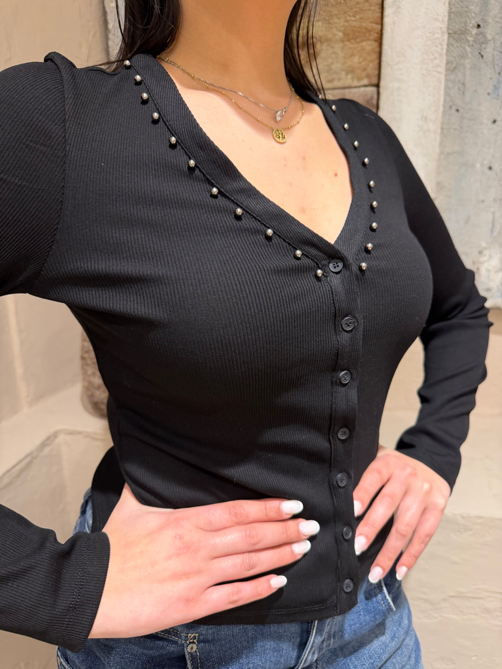 Maglia Scollo a V con Borchie