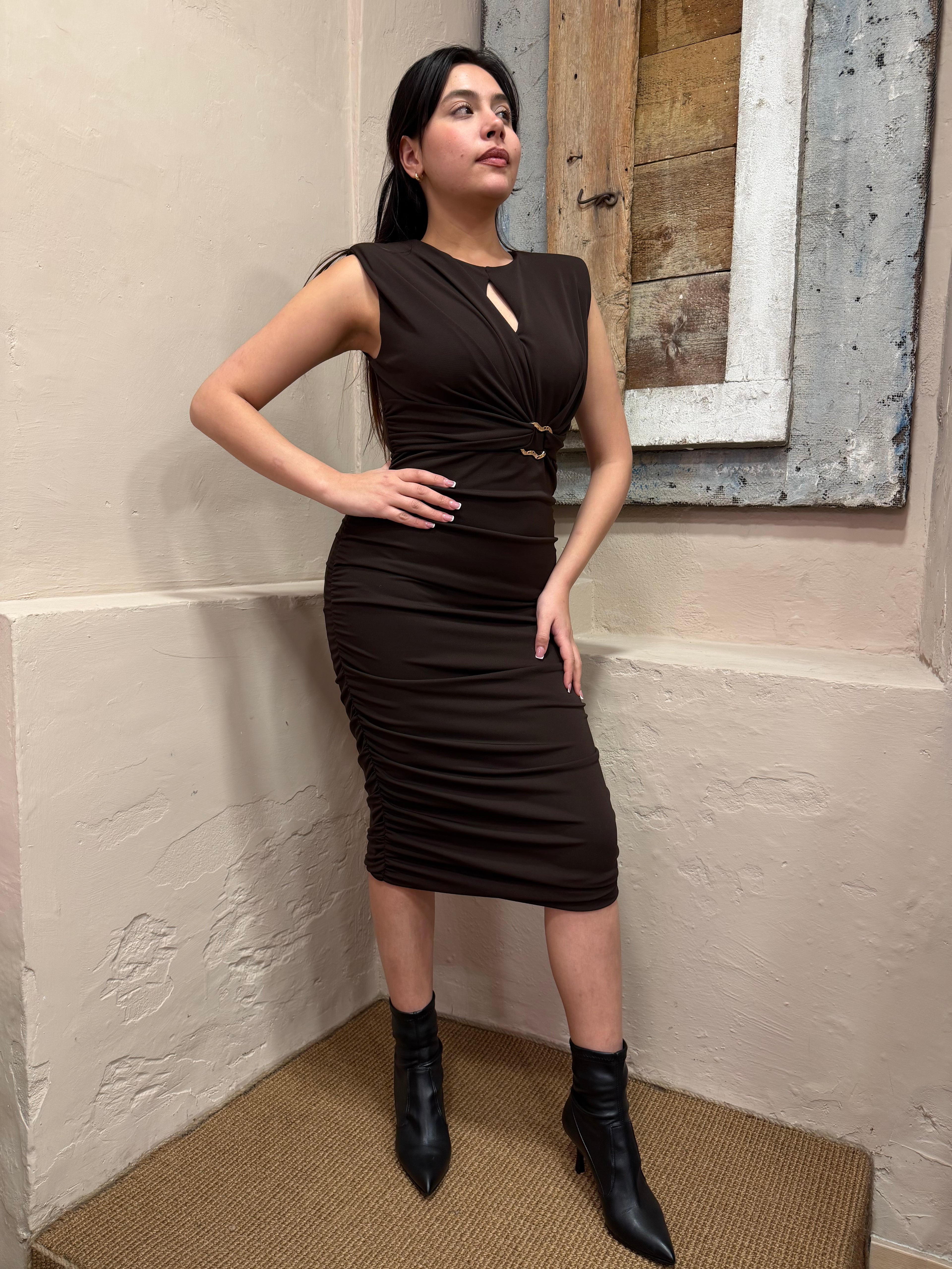 Abito drappeggiato con dettaglio