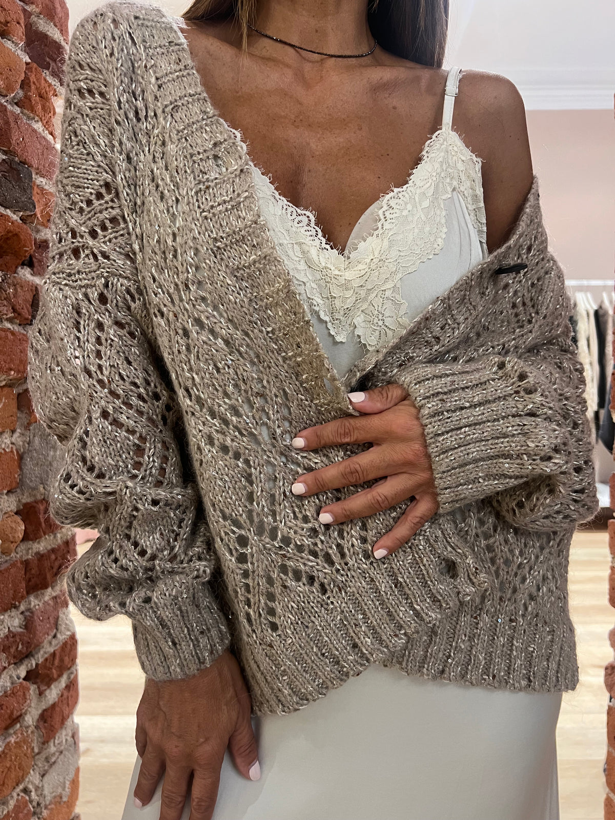 Cardigan traforato dettagli paillettes