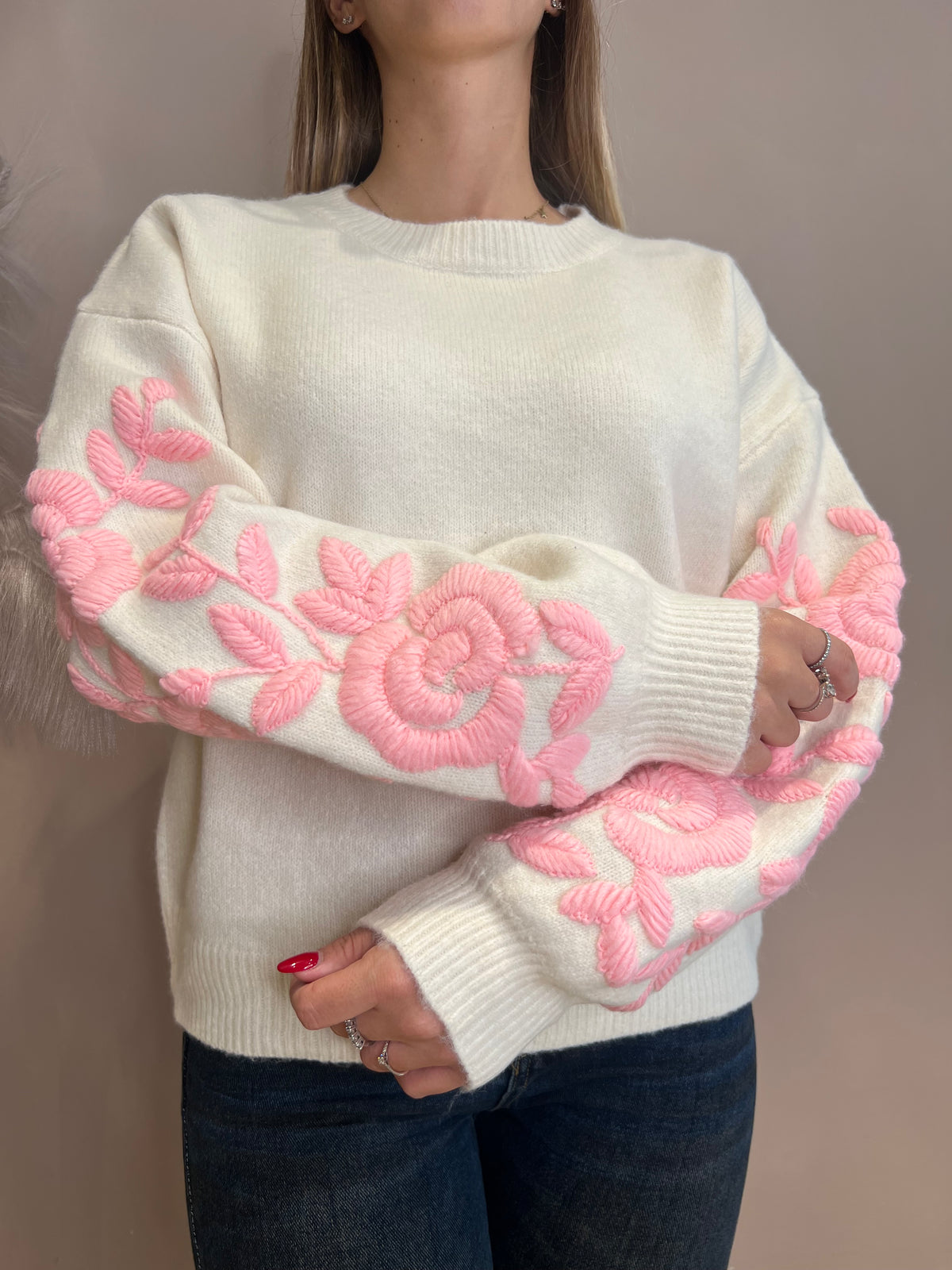 Maglia manica rosa ricamo