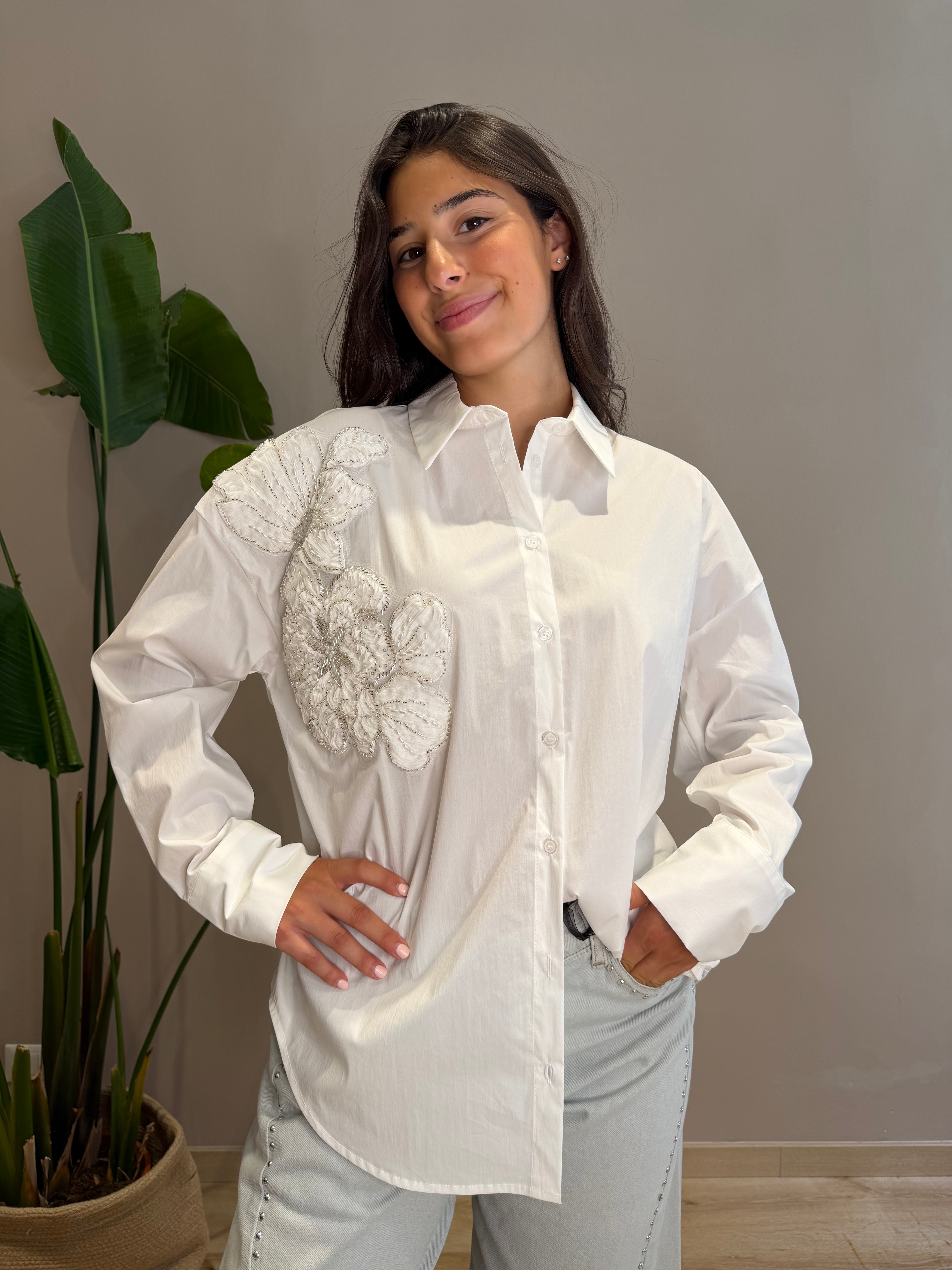 Camicia popeline con applicazioni