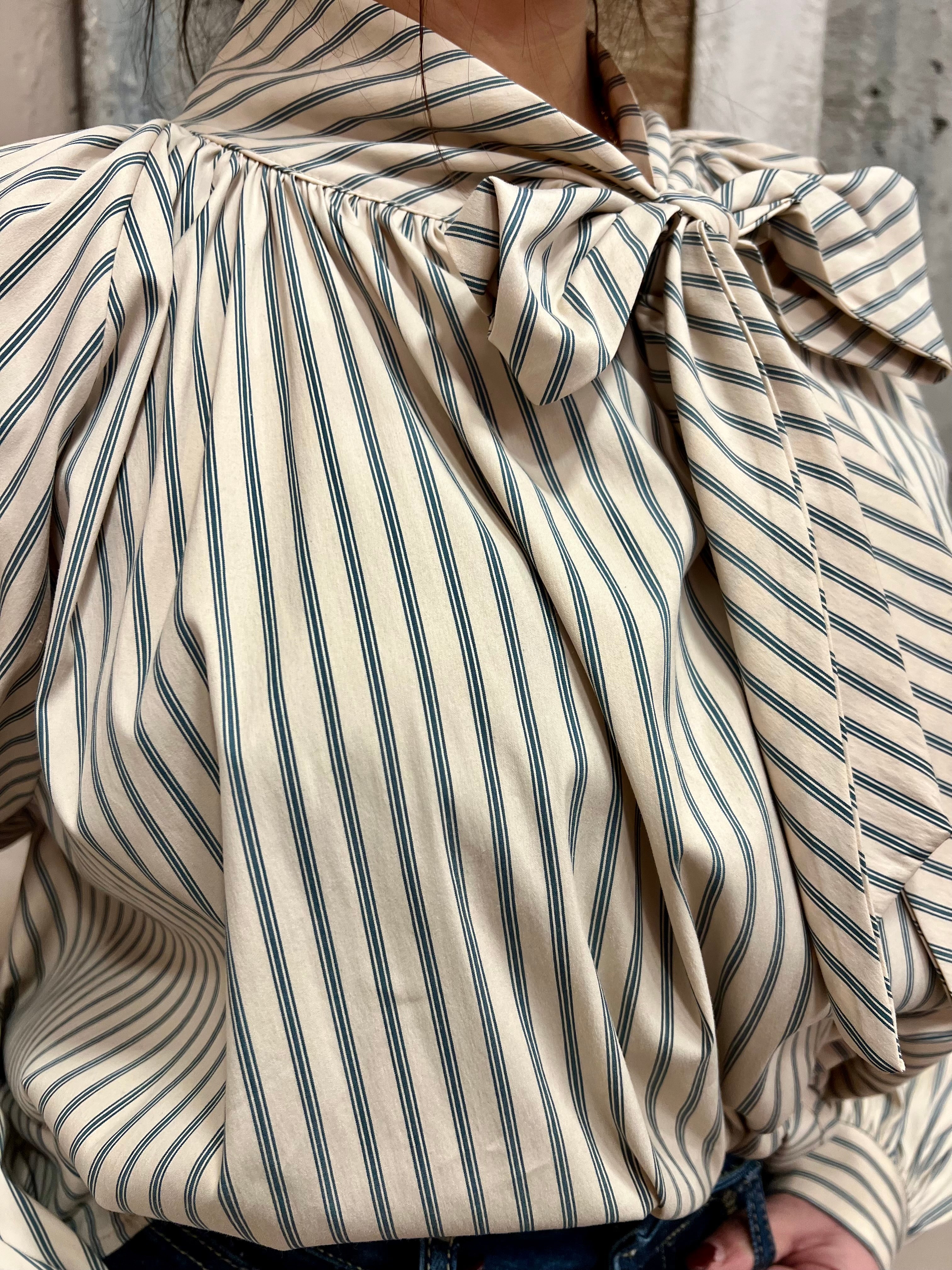 Camicia riga con fiocco