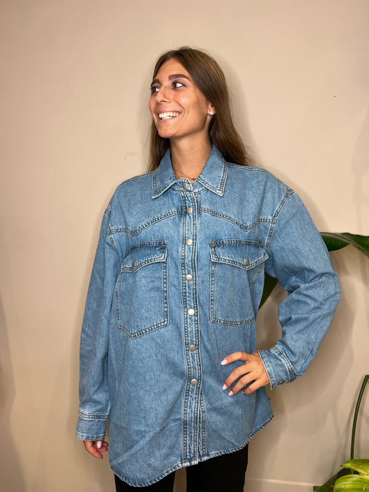 Camicia over jeans