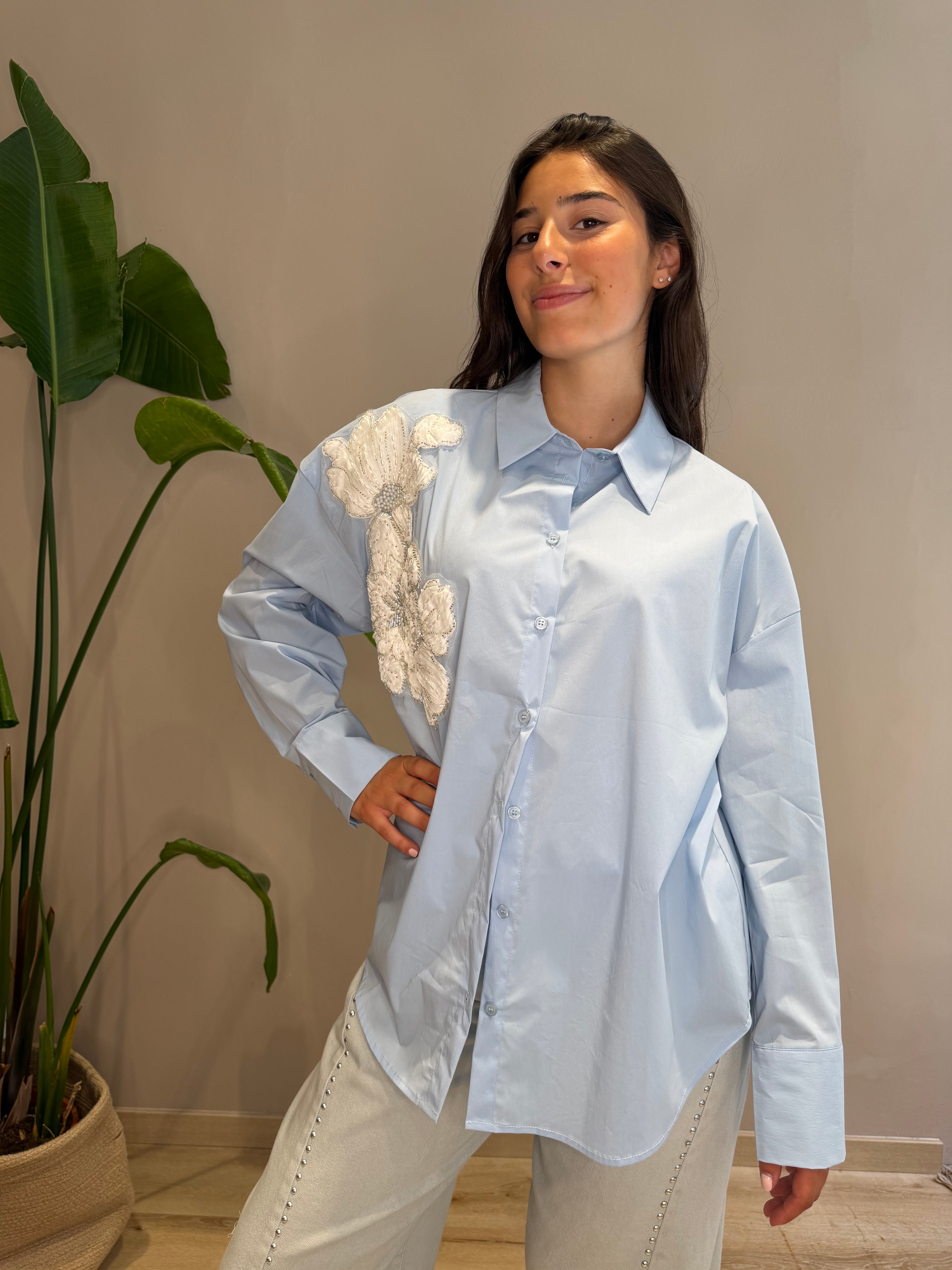 Camicia popeline con applicazioni