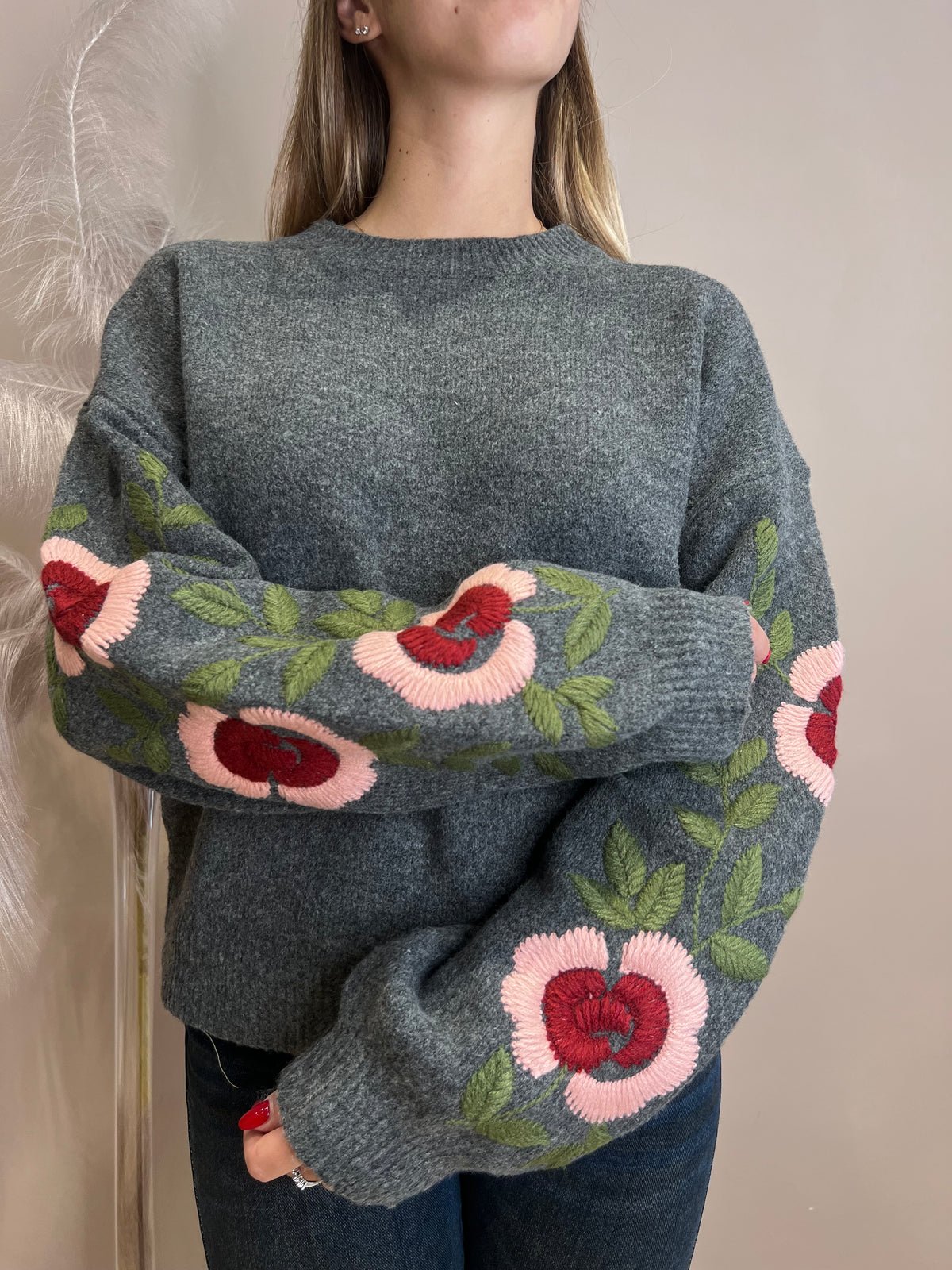 Maglia manica rosa ricamo