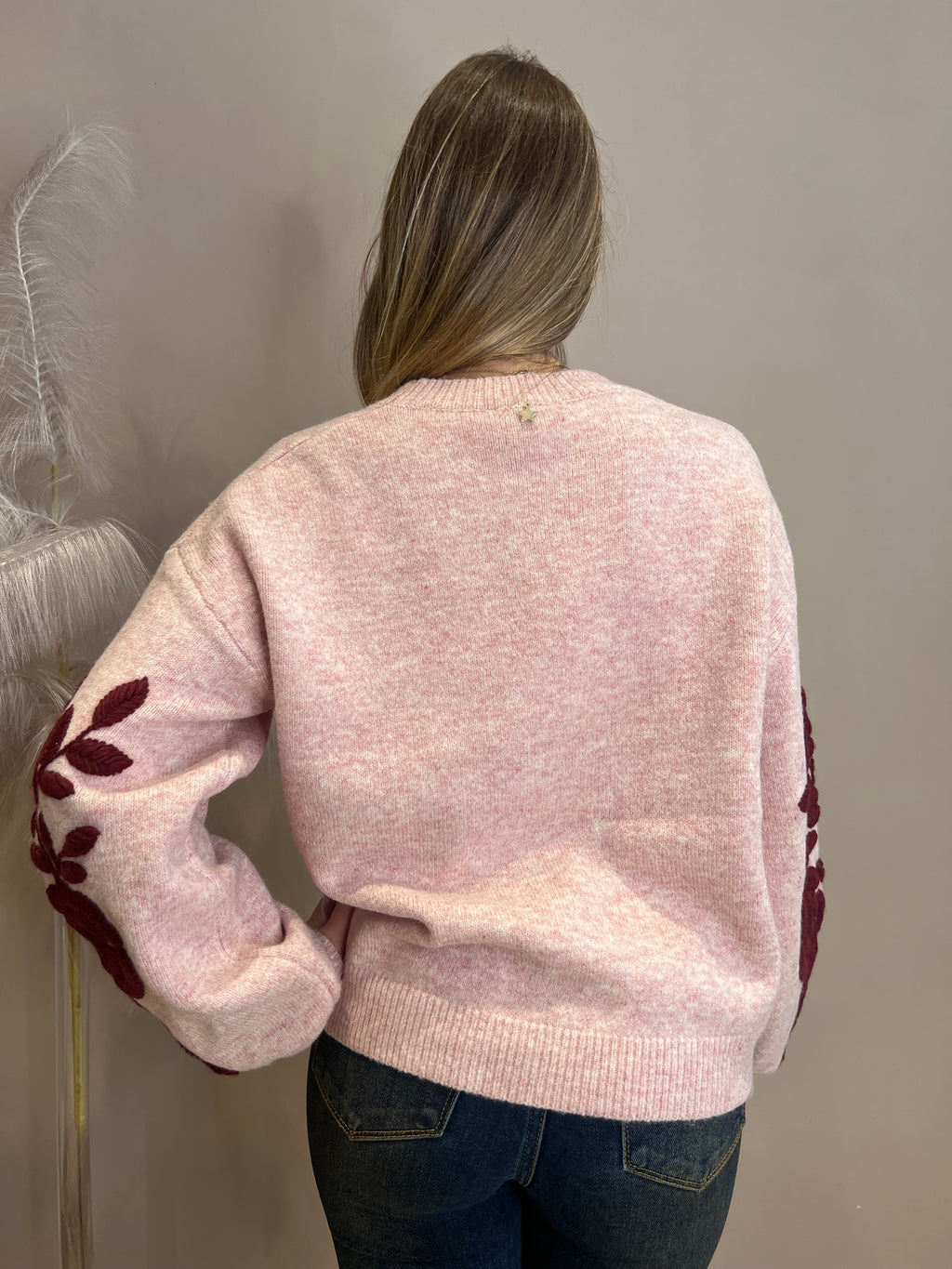Maglia manica rosa ricamo