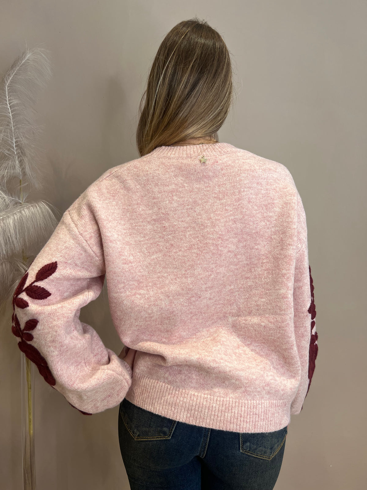 Maglia manica rosa ricamo