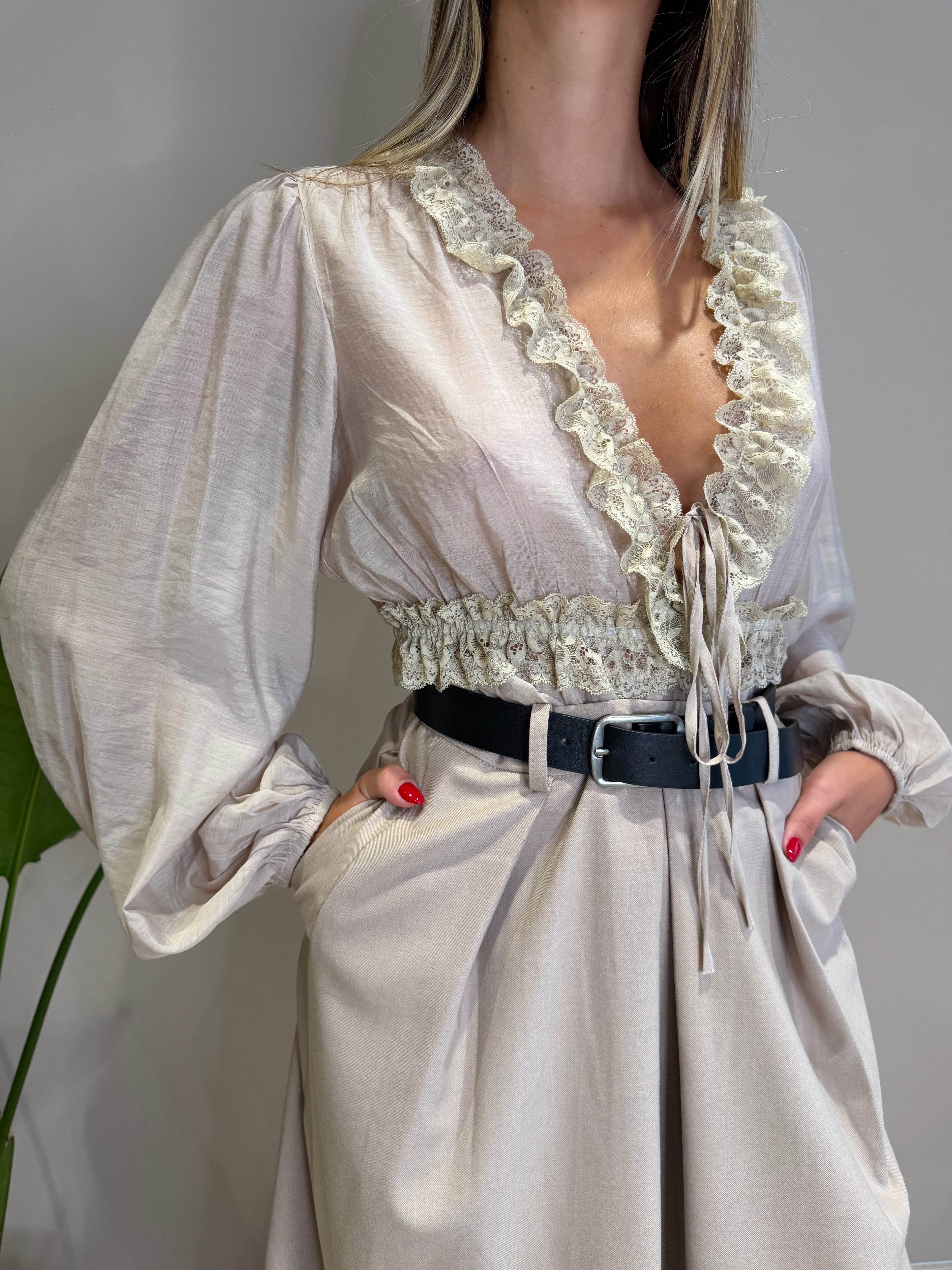 Blusa con colletto in pizzo