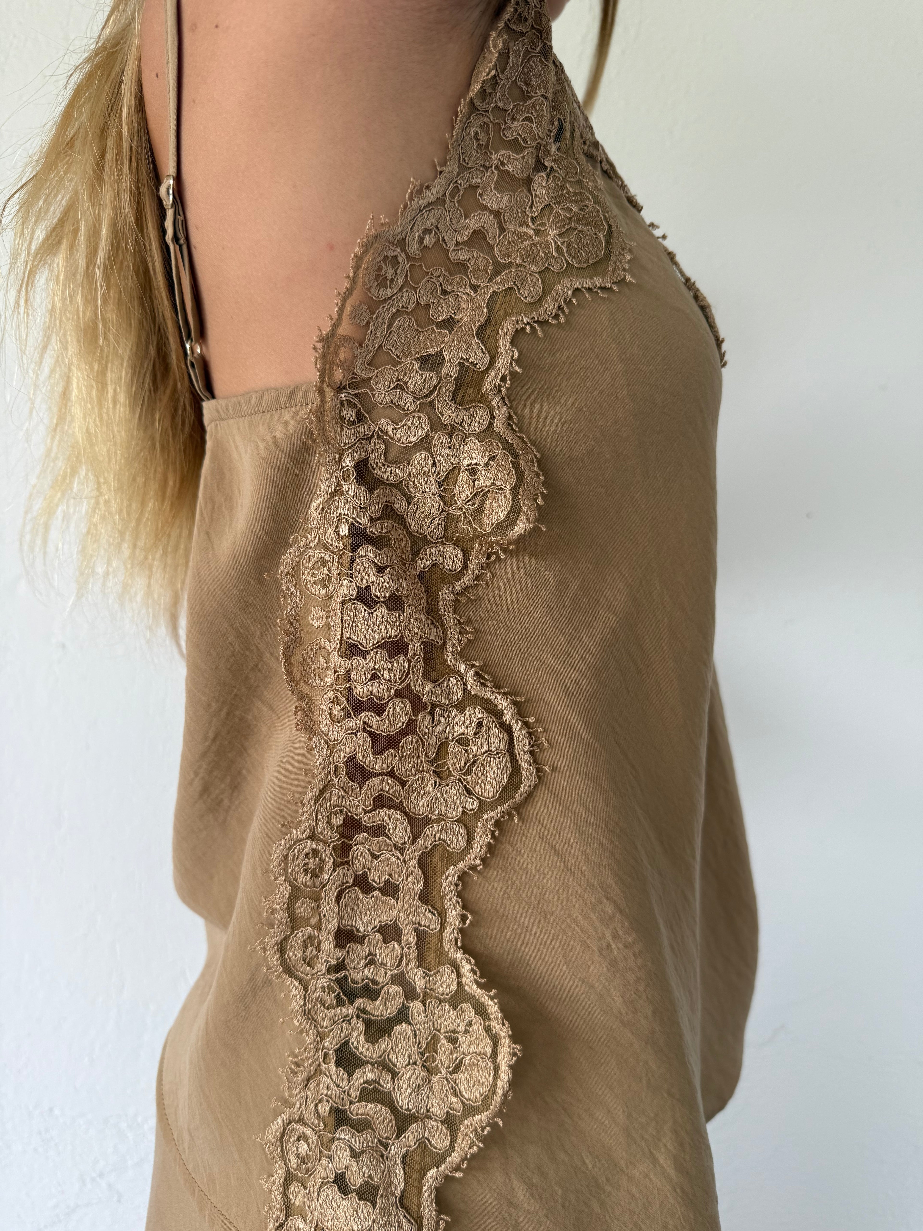 Top raso e pizzo bronzo