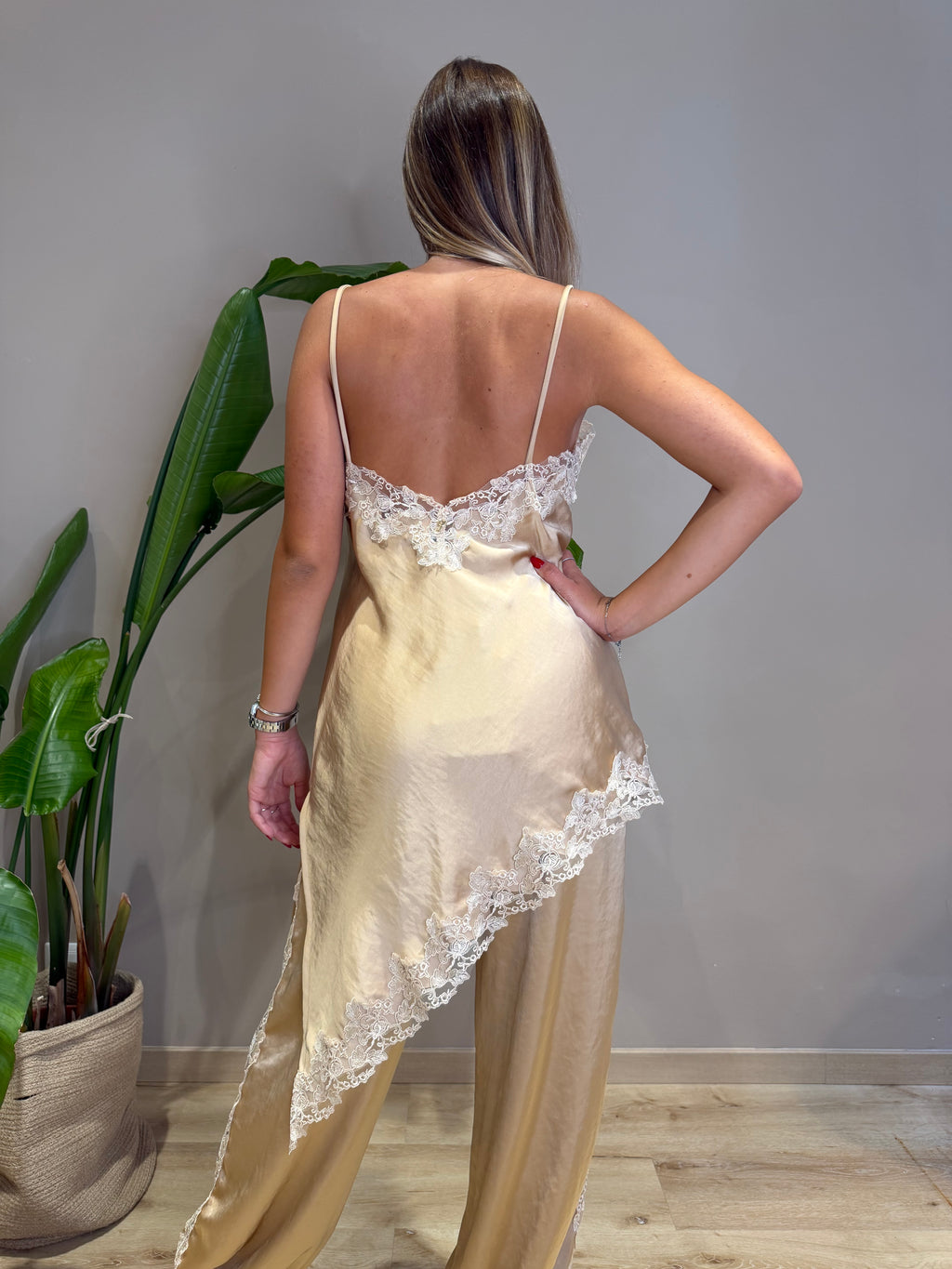 Top lungo asimmetrico