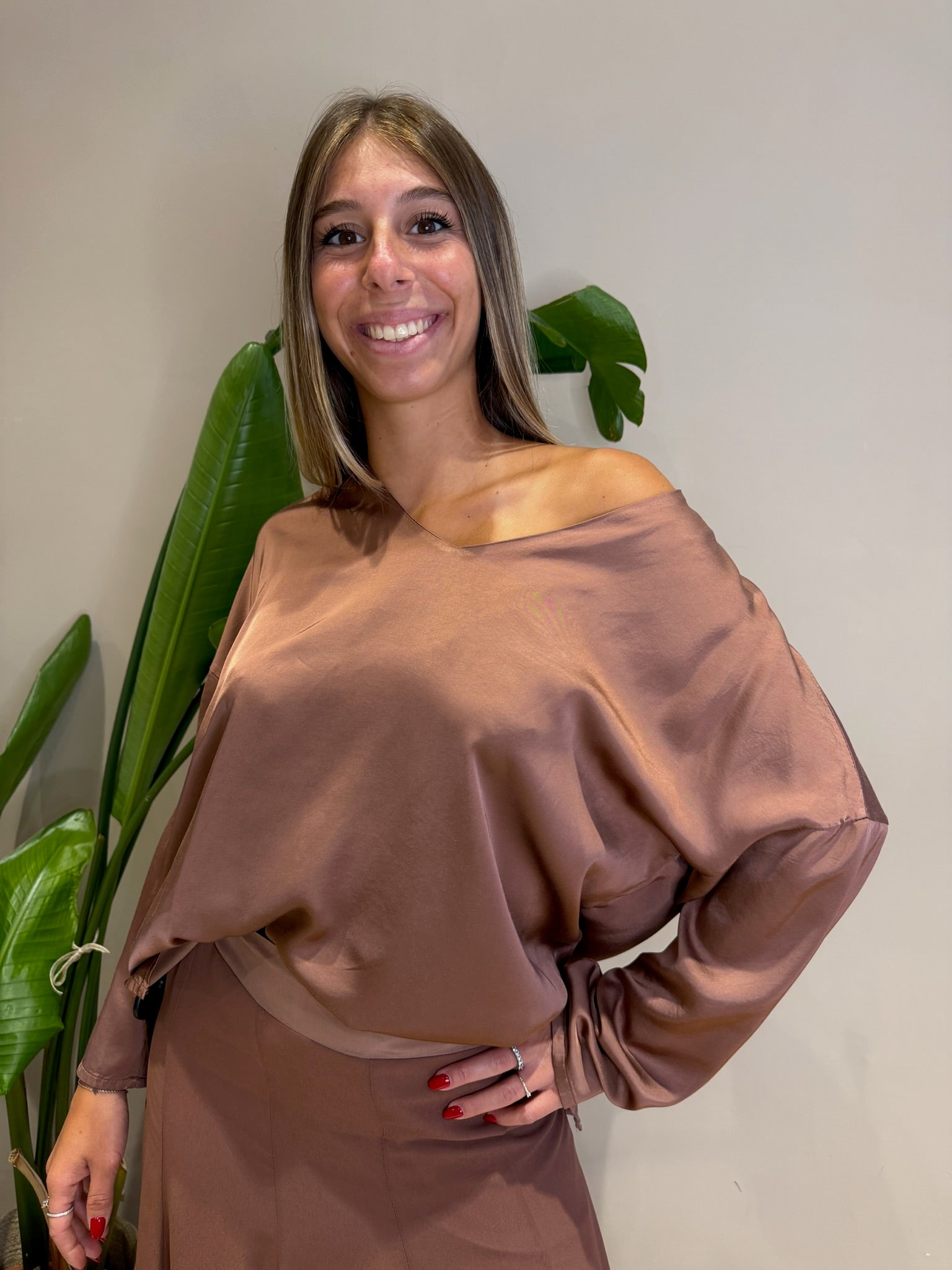 Blusa asimmetrica manica lunga