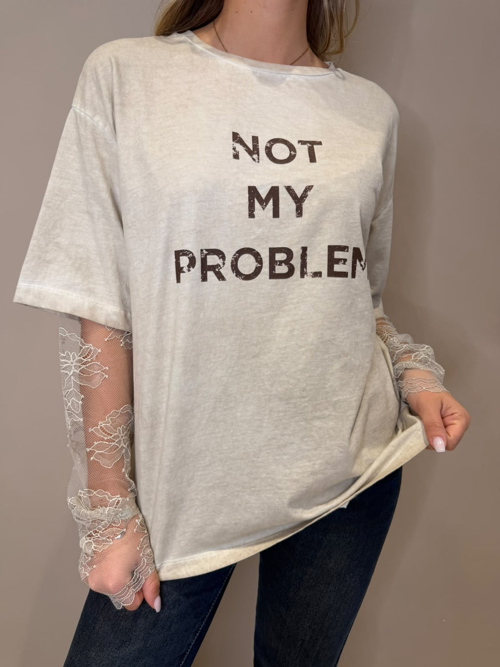 T-shirt over manica pizzo