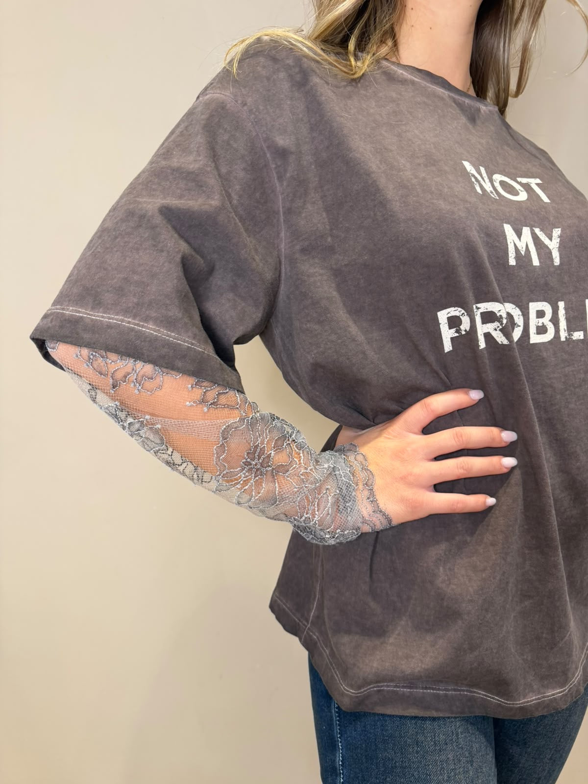 T-shirt over manica pizzo