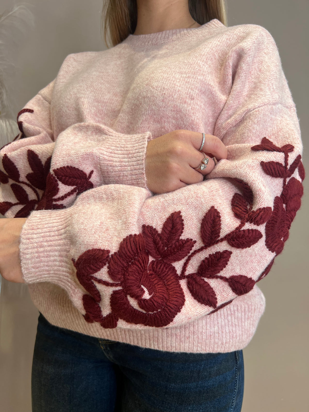 Maglia manica rosa ricamo