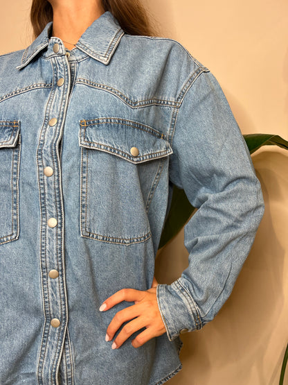 Camicia over jeans