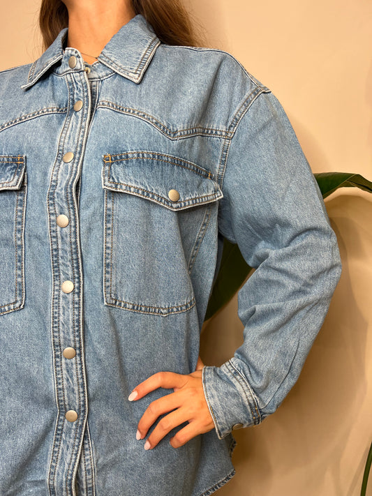 Camicia over jeans
