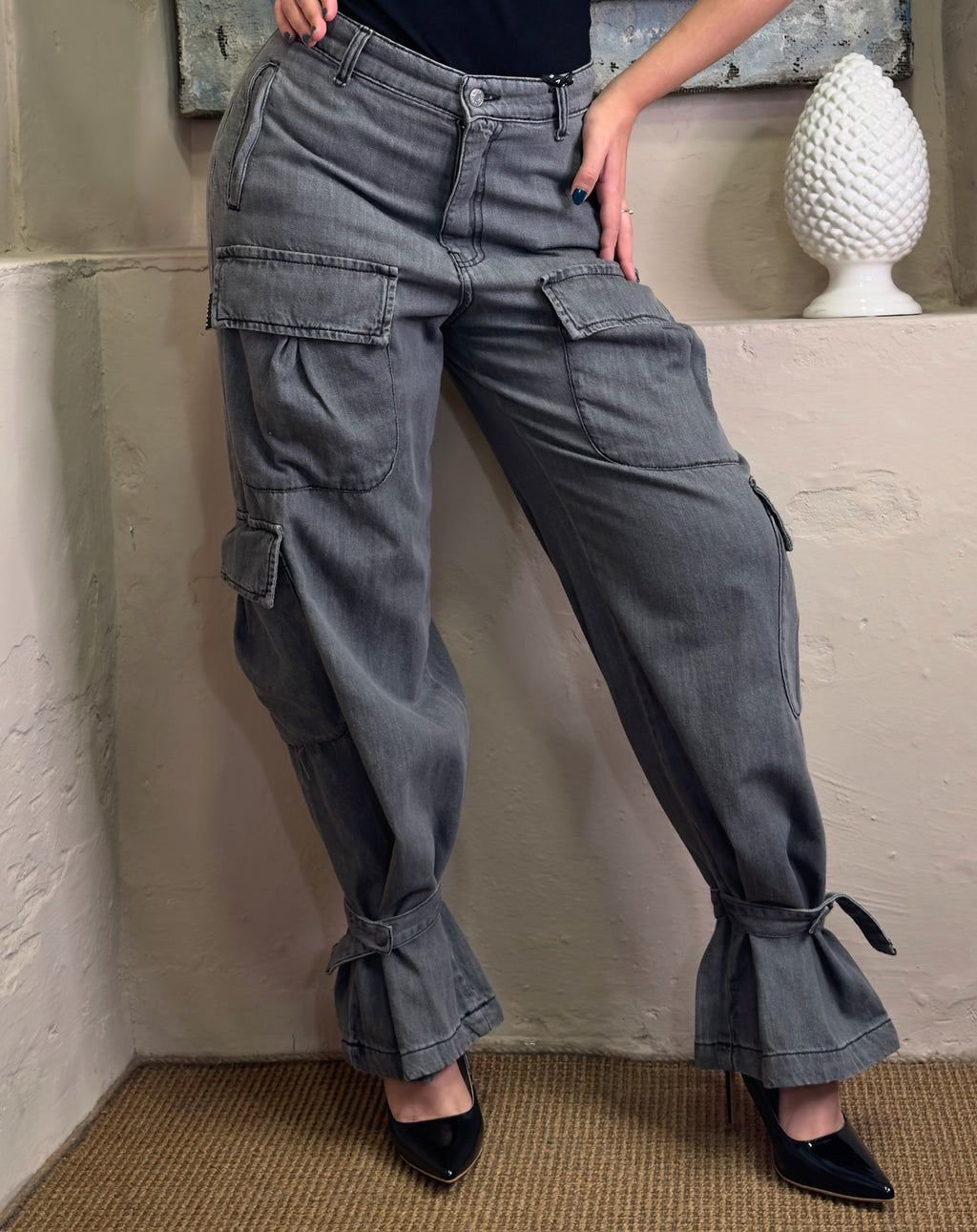 JEANS CARGO DENIM NERO CON TASCHE