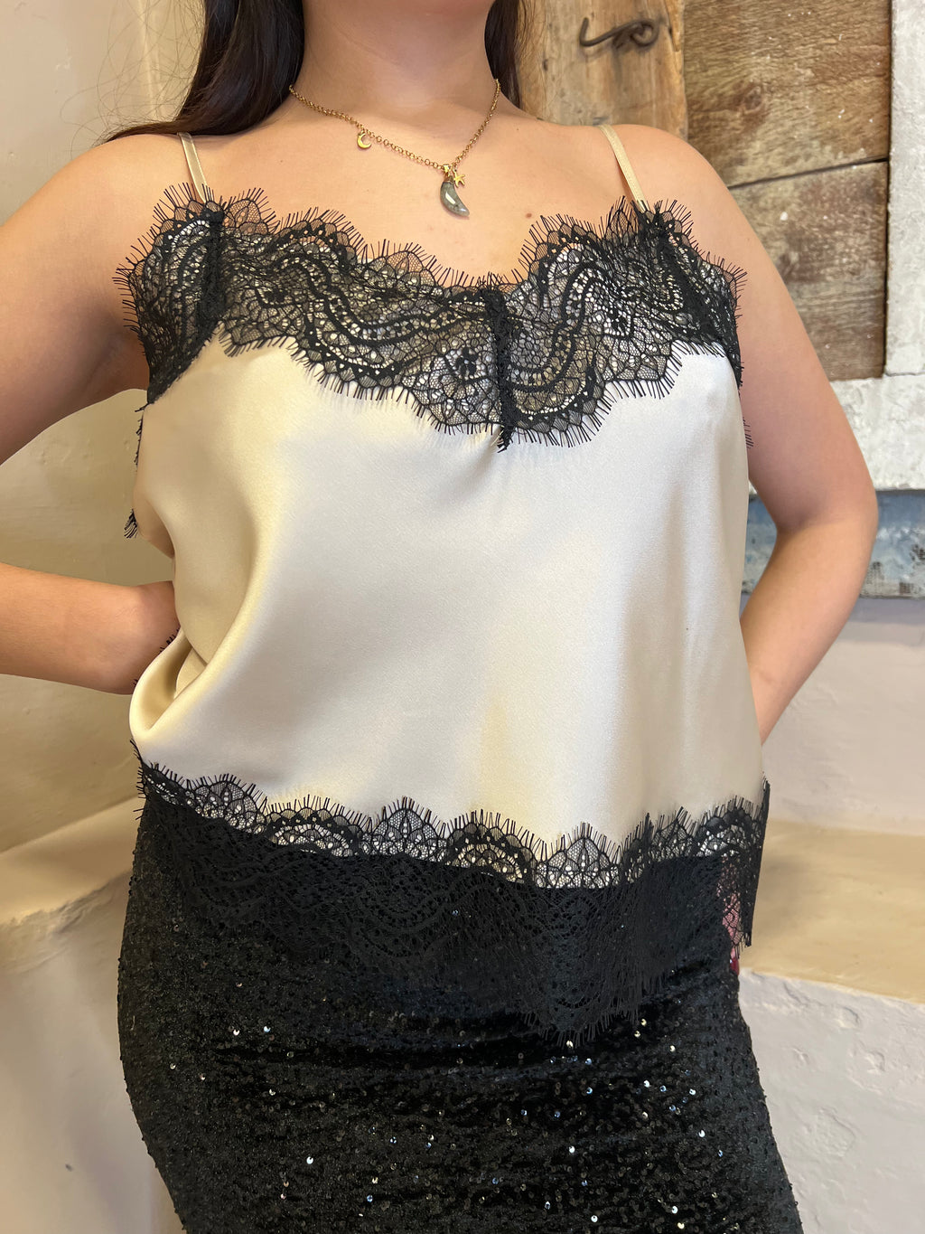 Top pizzo a contrasto