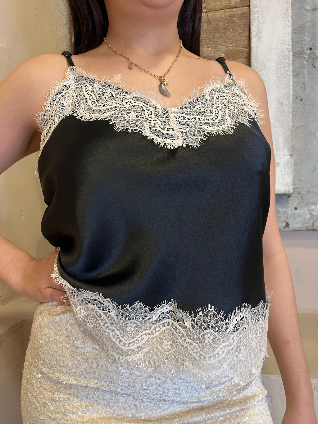 Top pizzo a contrasto