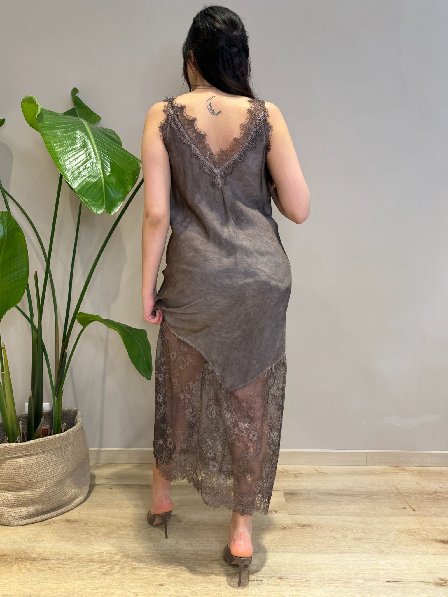 ABITO VISCOSA CON INSERTO PIZZO