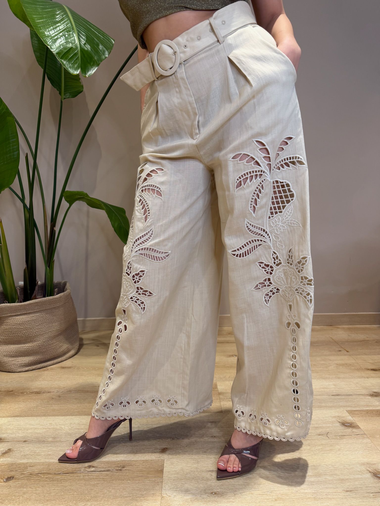 PANTALONE IN COTONE CON RICAMI