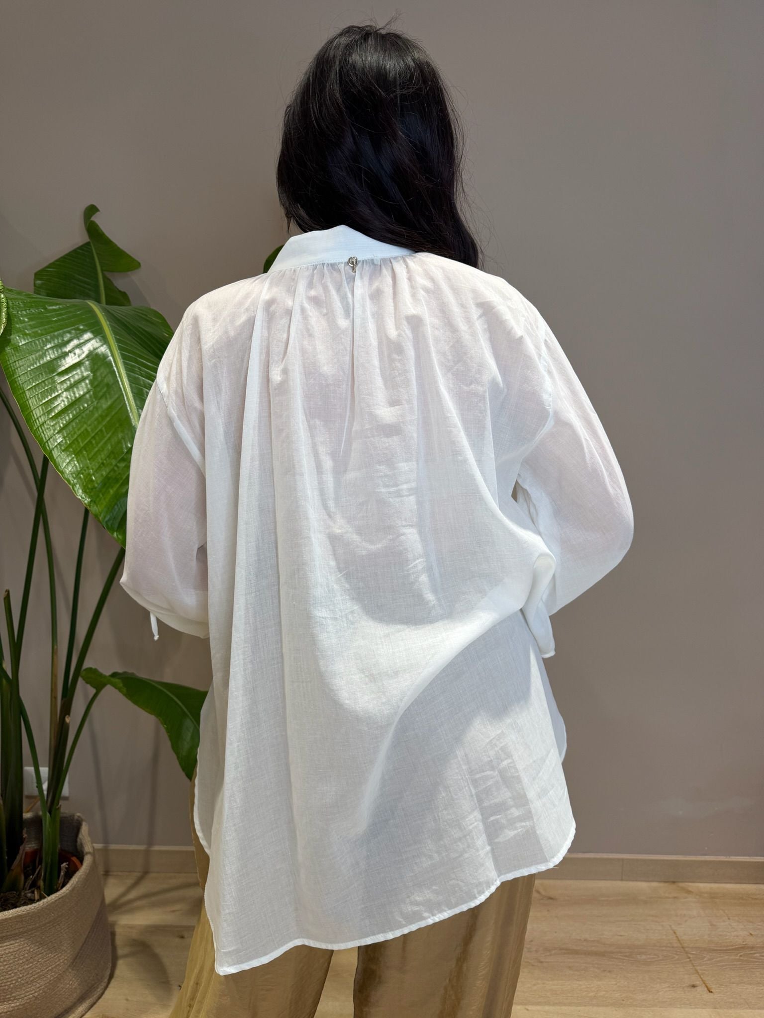 Camicia con fiocchi nella maniche